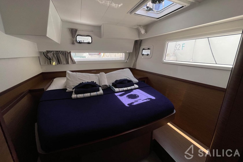Lagoon 42 - Yacht Charter Sailica