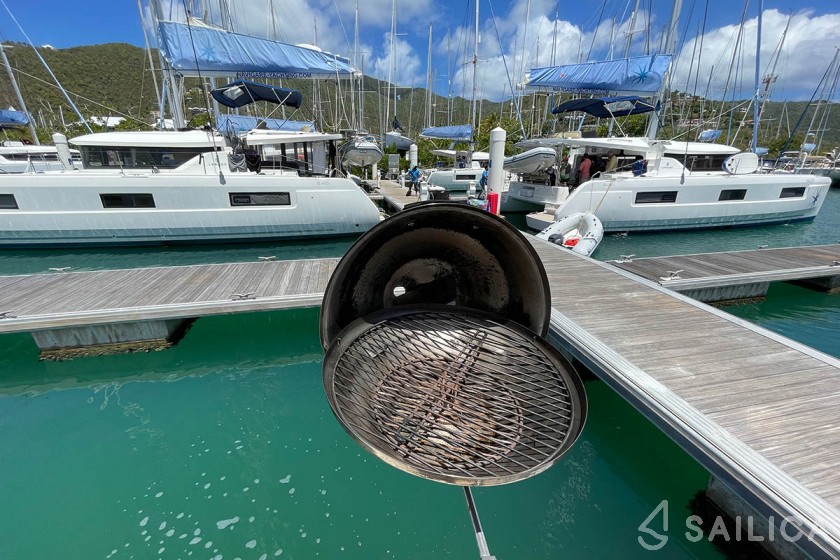 Lagoon 42 - Yacht Charter Sailica