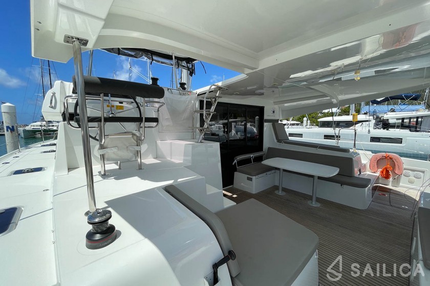 Lagoon 42 - Yacht Charter Sailica