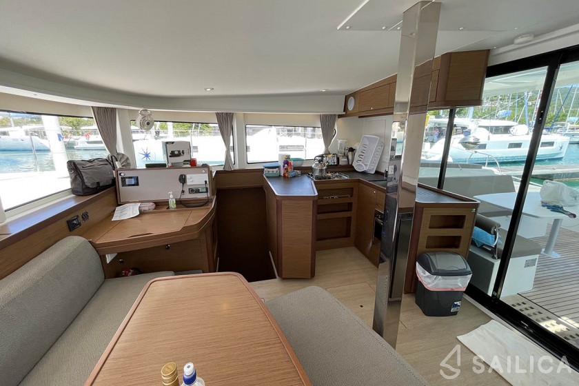 Lagoon 42 - Yacht Charter Sailica
