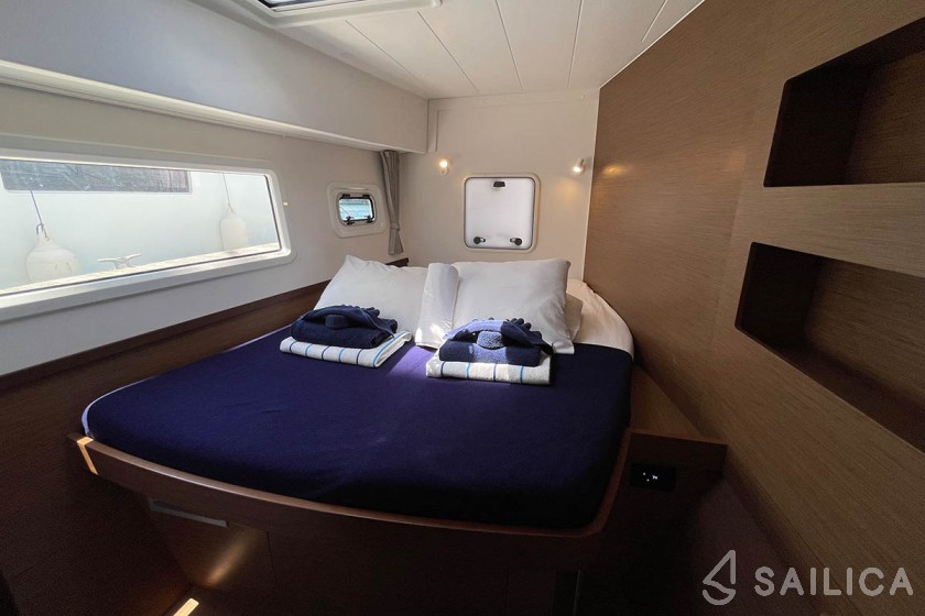 Lagoon 42 - Yacht Charter Sailica