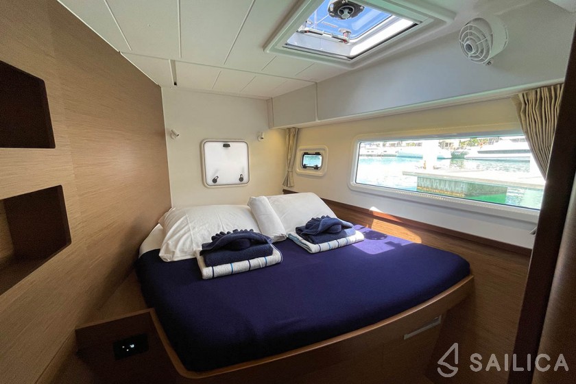 Lagoon 42 - Yacht Charter Sailica