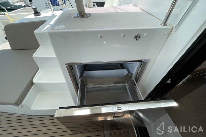 Lagoon 42 - Yacht Charter Sailica