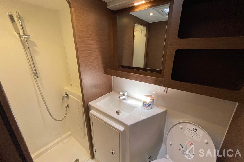 Lagoon 42 - Yacht Charter Sailica