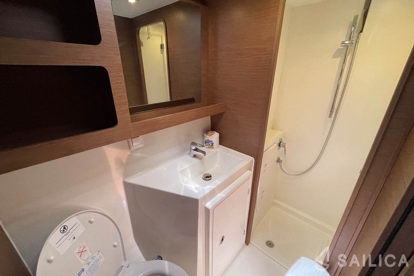 Lagoon 42 - Yacht Charter Sailica