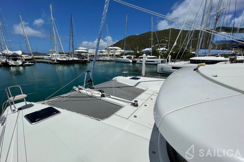 Lagoon 42 - Yacht Charter Sailica