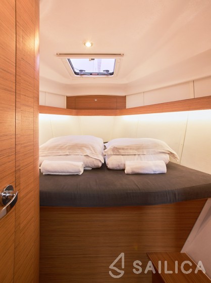 Elan Impression 40 - Yacht Charter Sailica