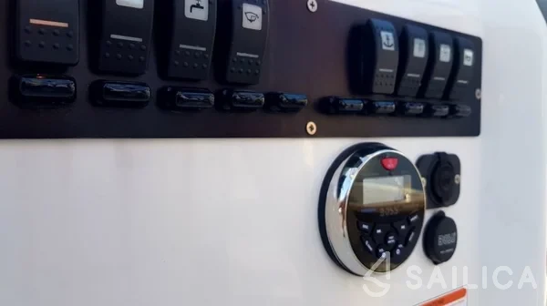 Key Largo 20 - Yacht Charter Sailica