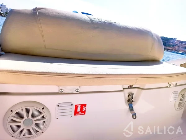 Key Largo 20 - Yacht Charter Sailica