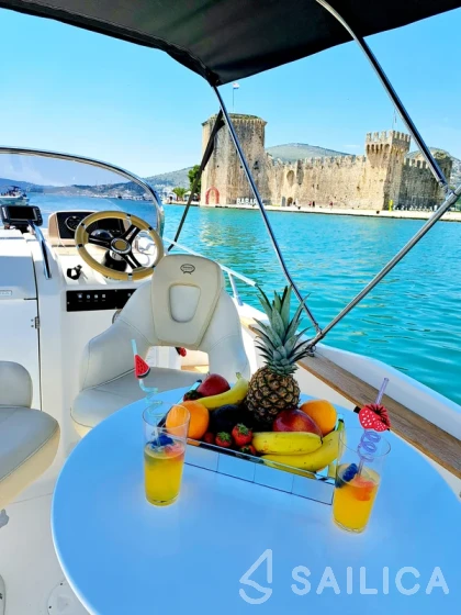 Key Largo 20 - Yacht Charter Sailica