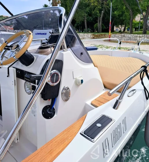 Key Largo 20 - Yacht Charter Sailica