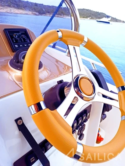 Key Largo 20 - Yacht Charter Sailica