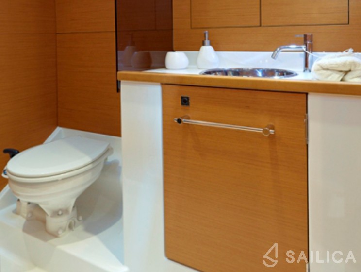 Sun Odyssey 389 - Yacht Charter Sailica