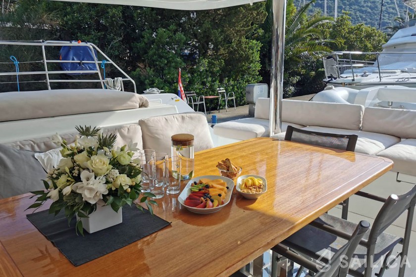 Lagoon 560 S2 - Yacht Charter Sailica