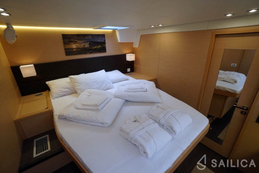 Lagoon 560 S2 - Yacht Charter Sailica