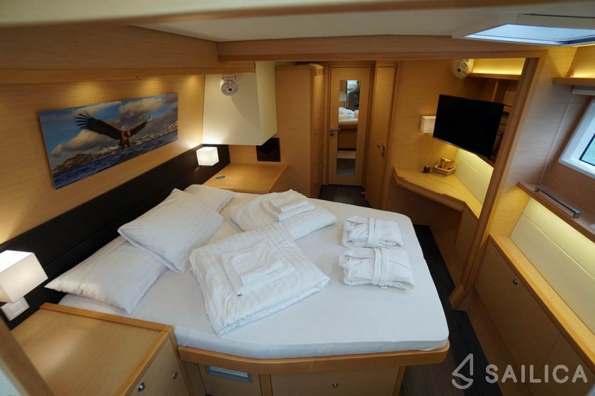 Lagoon 560 S2 - Yacht Charter Sailica