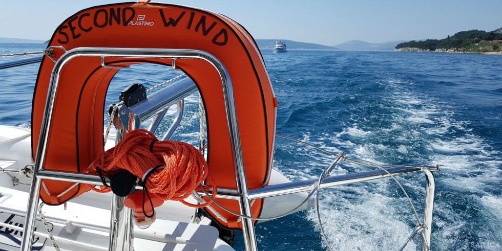 Lagoon 400 S2 - 4 + 2 cab. - Yacht Charter Sailica