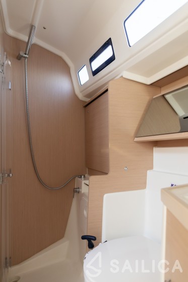 Oceanis 40.1 - Yacht Charter Sailica