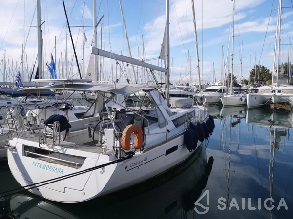 Oceanis 41 - Yacht Charter Sailica