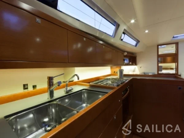 Oceanis 41 - Yacht Charter Sailica