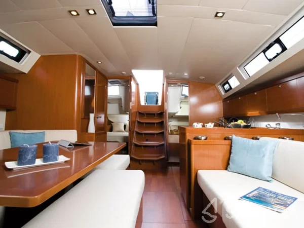 Oceanis 41 - Yacht Charter Sailica