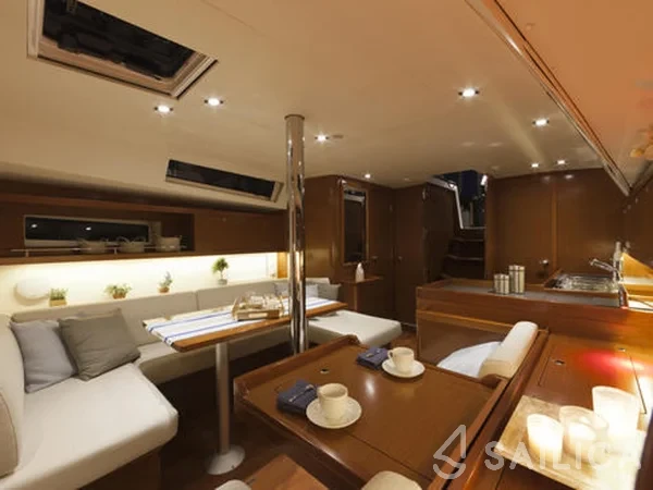 Oceanis 41 - Yacht Charter Sailica