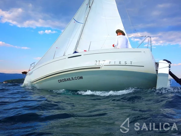 Beneteau First 21.7 - Yacht Charter Sailica