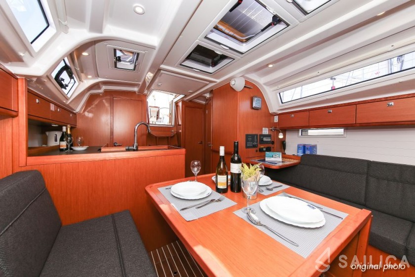 Bavaria Cruiser 37 - 3 cab. - Yacht Charter Sailica