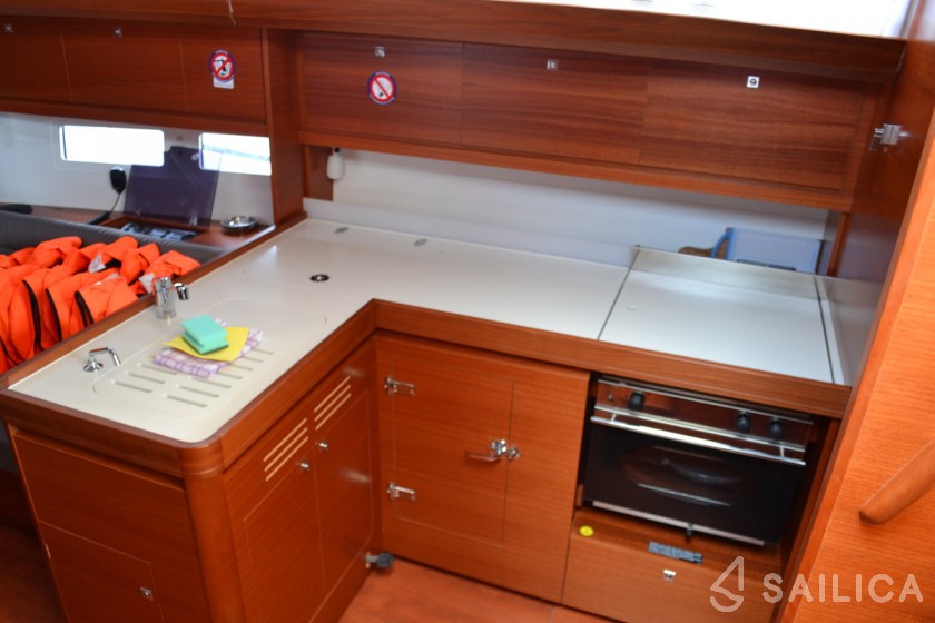 Dufour 412 GL - Yacht Charter Sailica