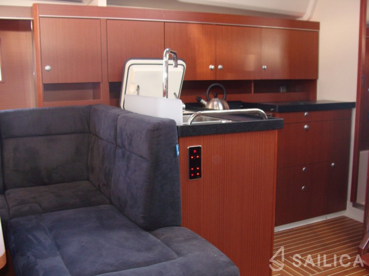 Hanse 455 - Yacht Charter Sailica