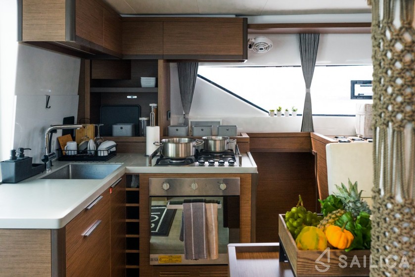 Lagoon 50 - 6 + 2 cab. - Yacht Charter Sailica