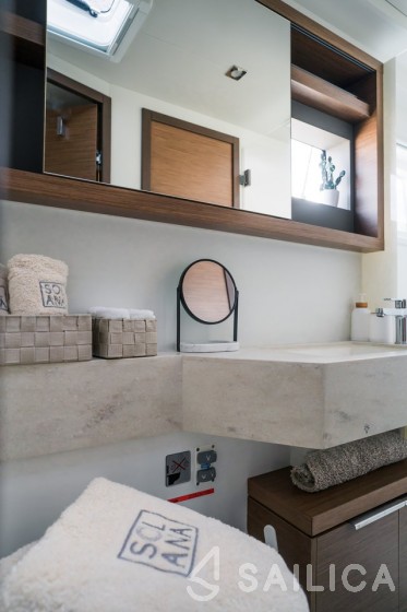 Lagoon 50 - 6 + 2 cab. - Yacht Charter Sailica