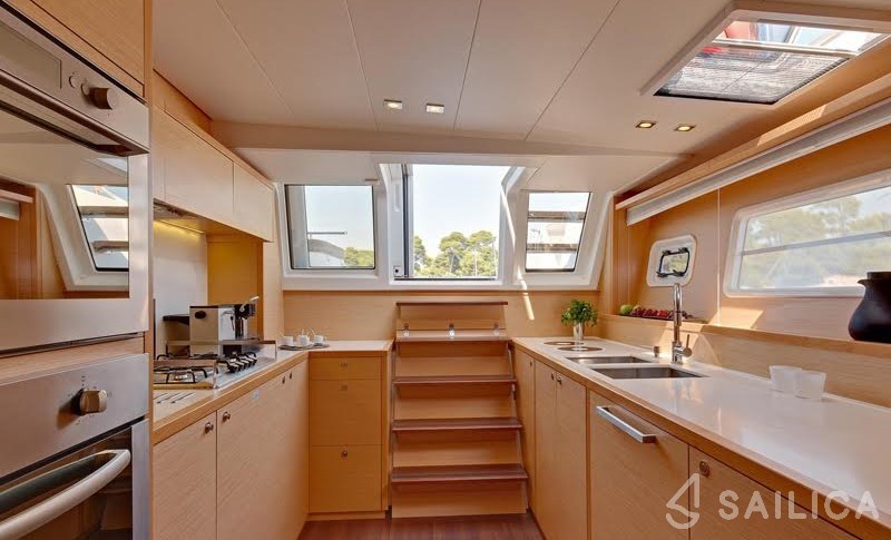 Lagoon 620 - Yacht Charter Sailica