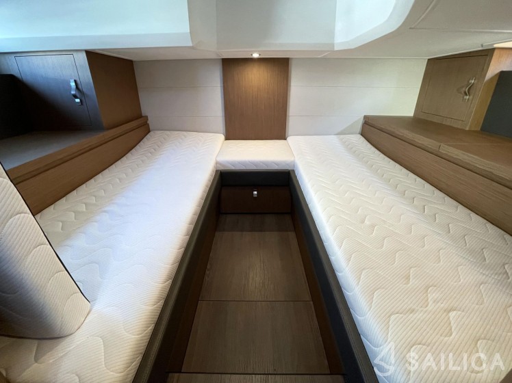 Beneteau GT40 - Yacht Charter Sailica