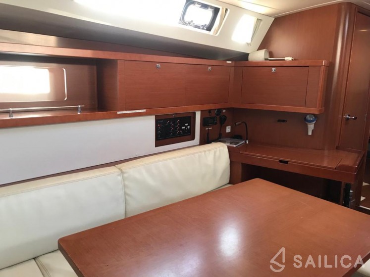 Oceanis 45 - Yacht Charter Sailica