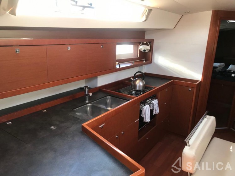 Oceanis 45 - Yacht Charter Sailica