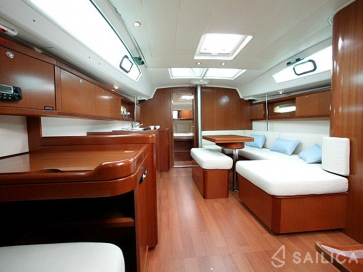 Oceanis 40 - Yacht Charter Sailica