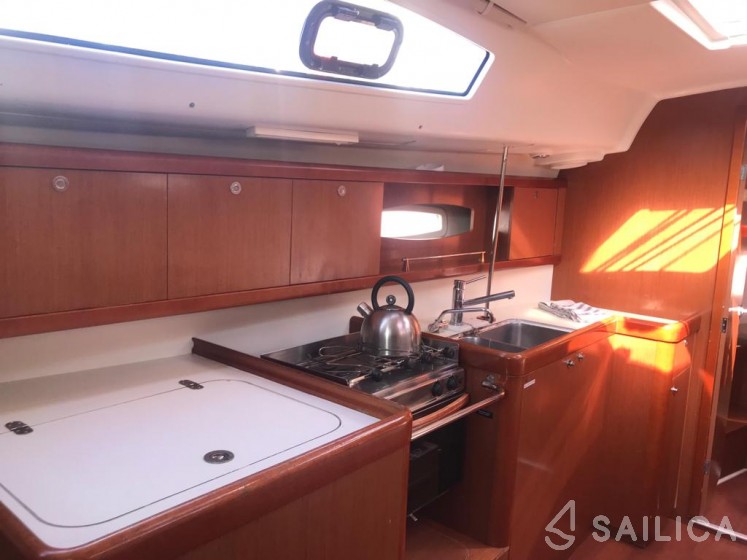 Oceanis 40 - Yacht Charter Sailica