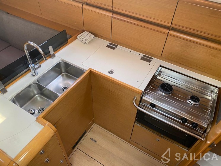 Sun Odyssey 409 - Yacht Charter Sailica