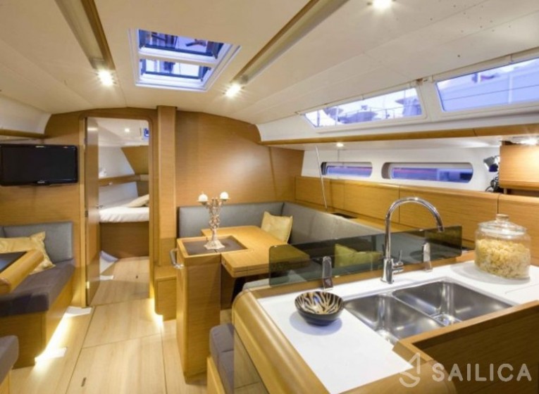 Sun Odyssey 409 - Yacht Charter Sailica