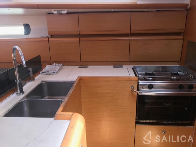 Sun Odyssey 409 - Yacht Charter Sailica
