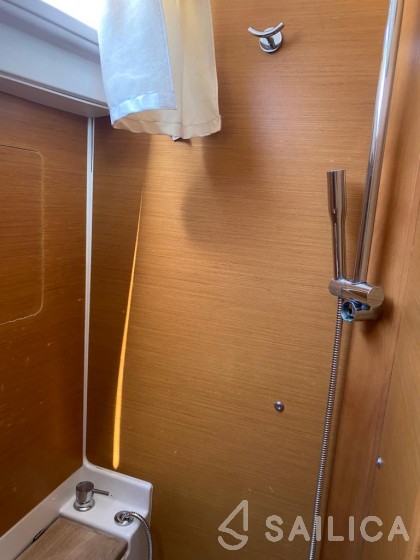 Sun Odyssey 409 - Yacht Charter Sailica