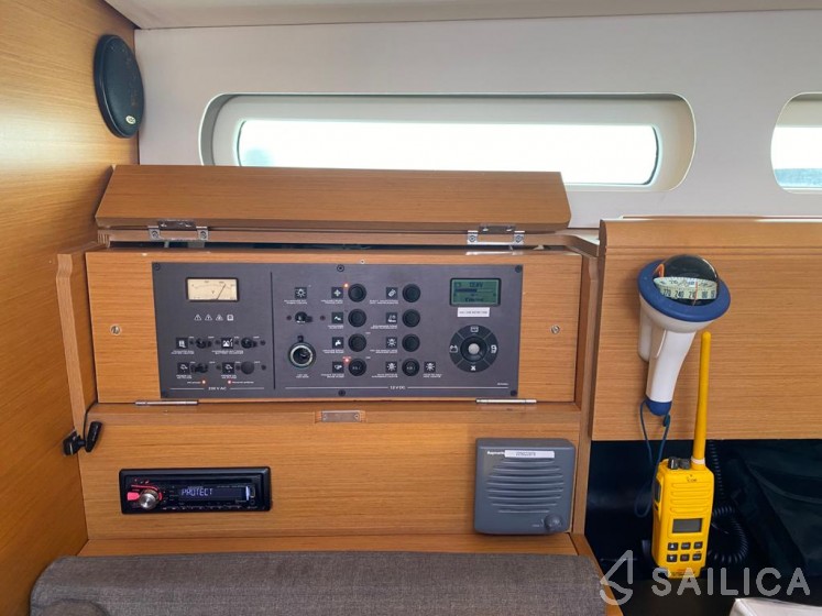 Sun Odyssey 409 - Yacht Charter Sailica