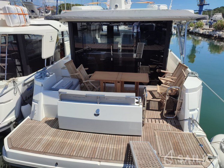 Swift Trawler 41 Sedan - Yacht Charter Sailica