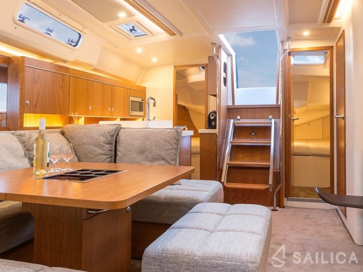 Hanse 455 - Yacht Charter Sailica