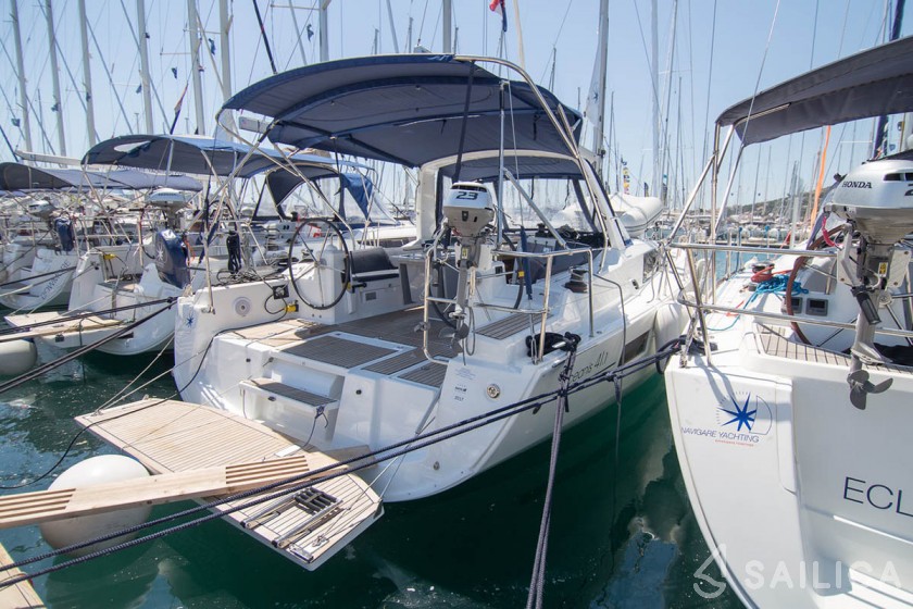 Oceanis 41.1 - Yacht Charter Sailica