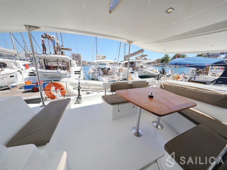 Lipari 41 - Yacht Charter Sailica