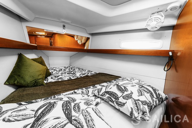 Oceanis 40 - Yacht Charter Sailica