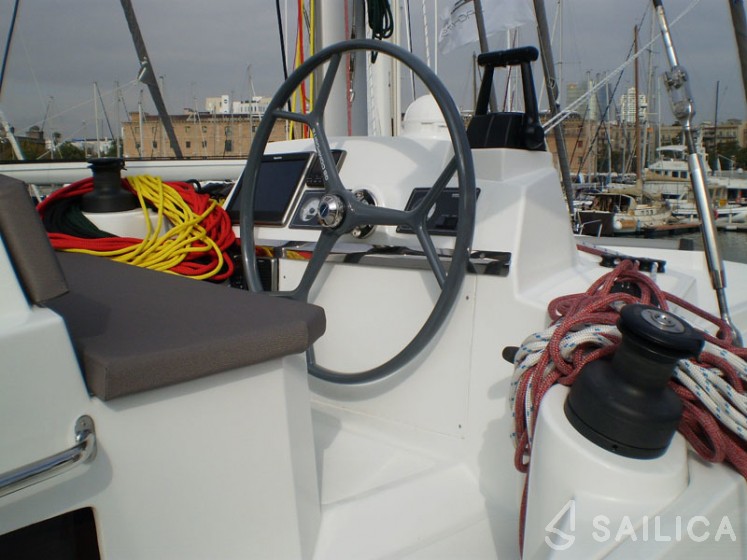 Bali 4.0 - 4 cab. - Yacht Charter Sailica