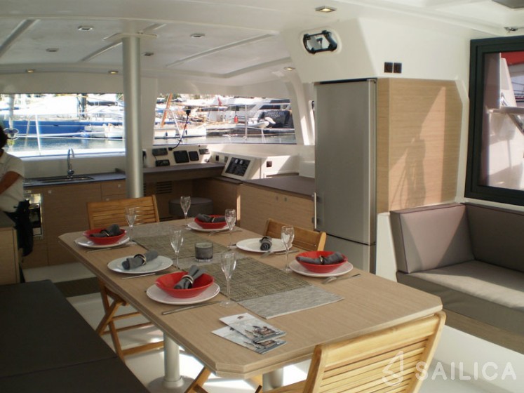 Bali 4.0 - 4 cab. - Yacht Charter Sailica